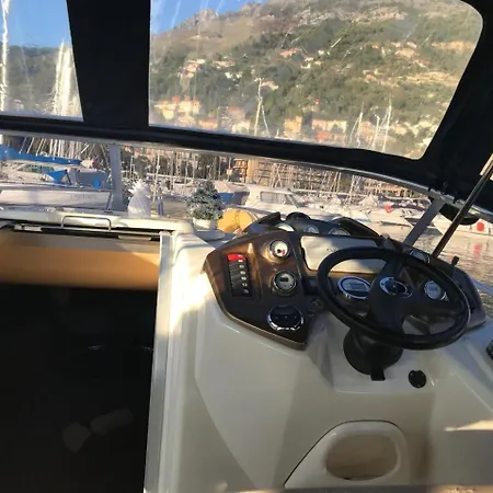 Yacht Experience Lemon Town