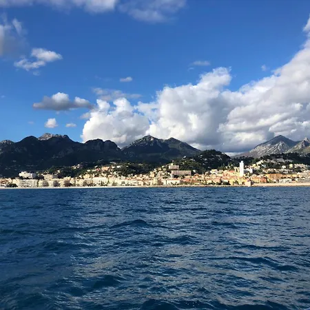 Botel Yacht Experience Lemon Town